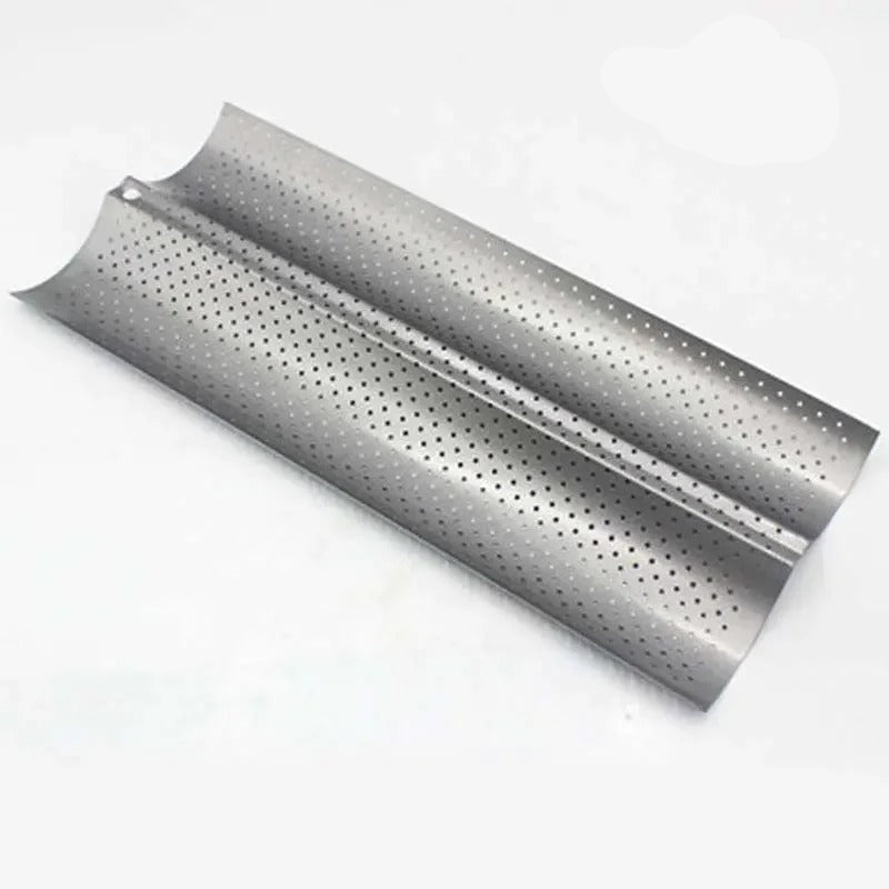 Plaque de cuisson pour pain rainuré en acier au carbone avec perforations pour une cuisson uniforme