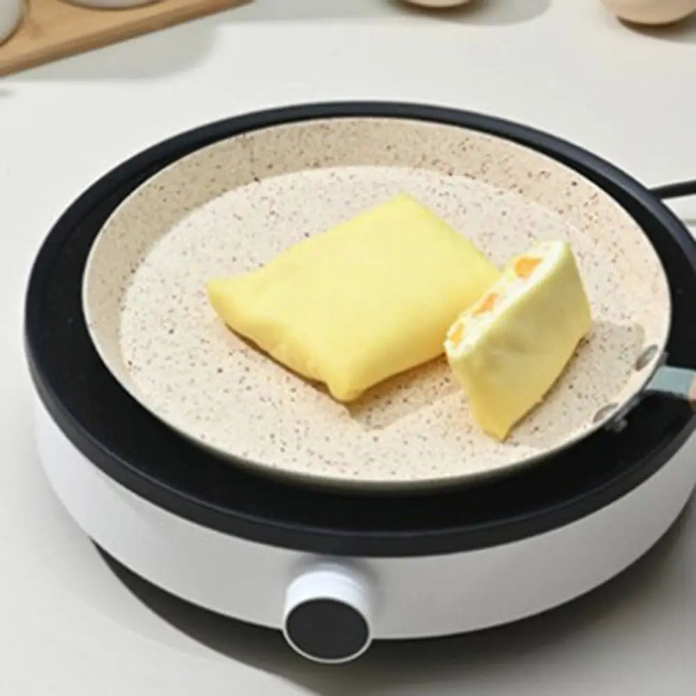 Poêle à crêpes antiadhésive 18/22/26 cm aluminium avec crêpe cuire sur plaque électrique blanche