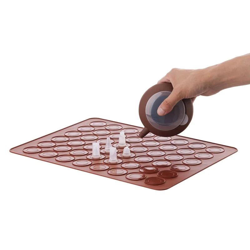 Pot à Macaron en Silicone – Dressage Facile et Précis utilisé avec tapis à macarons pour pâtisserie