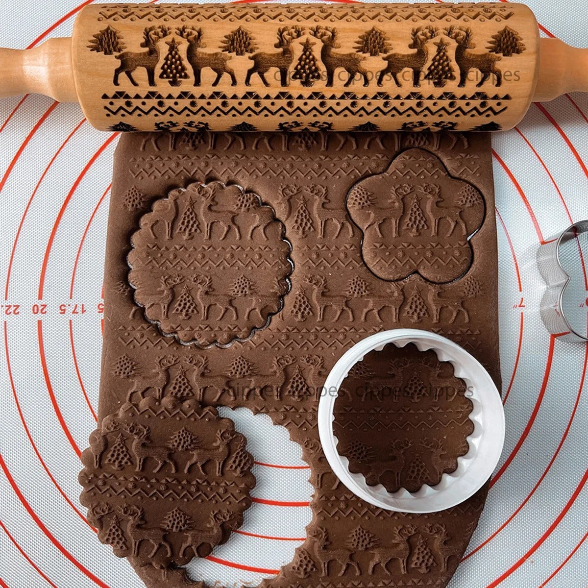 Rouleau à Pâtisserie de Noël en Bois – Motif Gravé sur pâte à biscuits chocolatée avec emporte-pièces