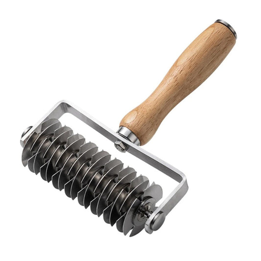 Rouleau Perforateur à Pâte – Inox avec manche en bois pour la cuisine et la pâtisserie