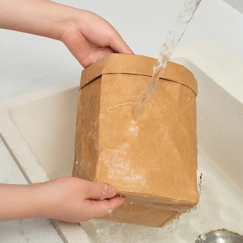 Sac Kraft Multi-Usage Étanche et Résistant en action sous l'eau pour démontrer sa résistance et sa fonctionnalité