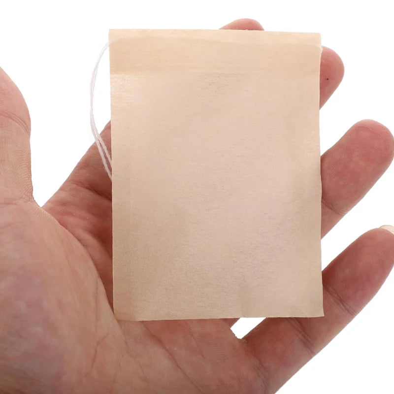 Sachets de Thé Jetables Naturels – Infusion Écologique en main pour une utilisation facile et pratique