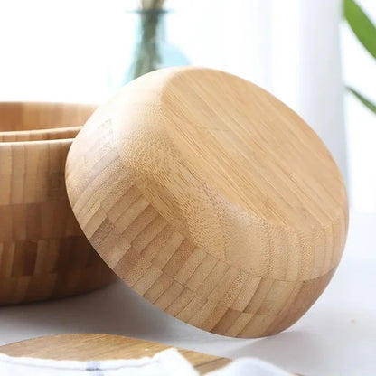 Saladier en bambou naturel avec une finition lisse, idéal pour préparer et servir vos recettes.