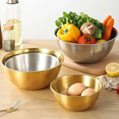Saladier inox pâtisserie avec graduation Bol en acier inoxydable 304 anti brûlure, contenant des légumes frais sur une table en bois