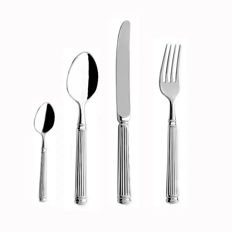 Service de couverts inox gravés – Set cuillère fourchette couteau élégant pour une table raffinée