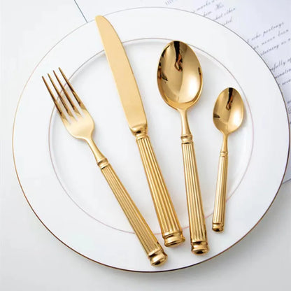 Service de couverts inox gravés – Set cuillère fourchette couteau doré pour repas élégants