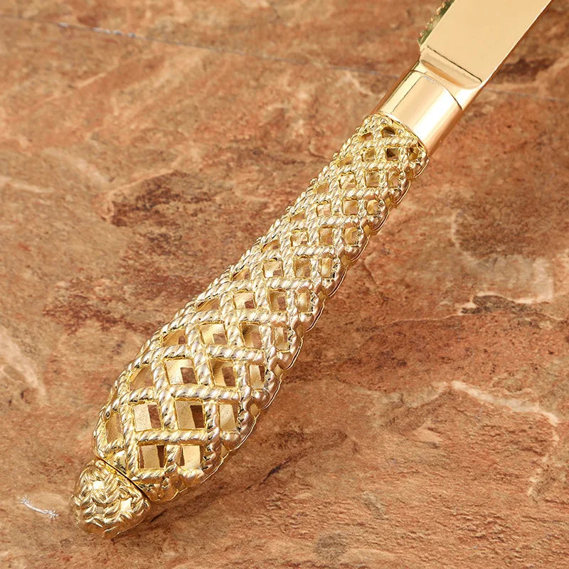 Détail du Set Couteau et Pelle à Gâteau Or – Élégant & Durable avec un design raffiné et doré