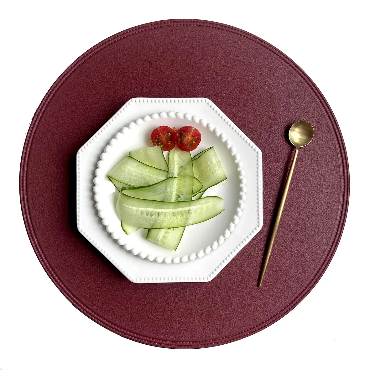 Sets de Table Antidérapants Double Face – Style Américain en cuir bordeaux avec assiette et cuillère dorée
