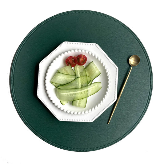 Sets de Table Antidérapants Double Face – Style Américain en vert avec assiette blanche et légumes frais