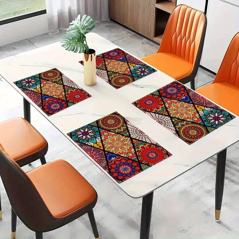 Sets de Table Jacquard Fleuri – Polyester & Coton 4 pièces avec motifs colorés sur une table moderne en marbre