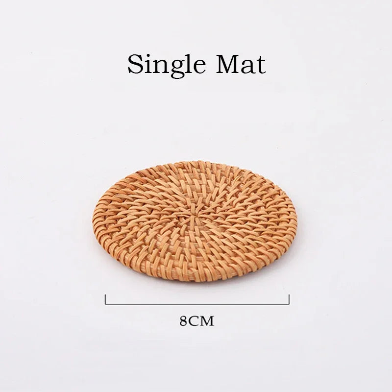 Set de 6 sous-verres en rotin 8 cm, antidérapants, parfaits pour protéger vos surfaces.