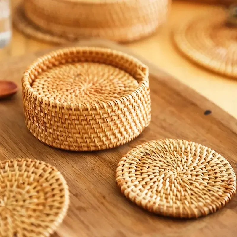 Set de 6 sous-verres en rotin 8 cm, antidérapants, parfaits pour protéger vos surfaces de table