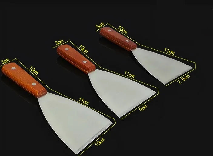 Trois spatules de cuisine en inox avec poignées en bois, tailles variées, Spatule de Cuisine Inox – 28 Modèles au Choix