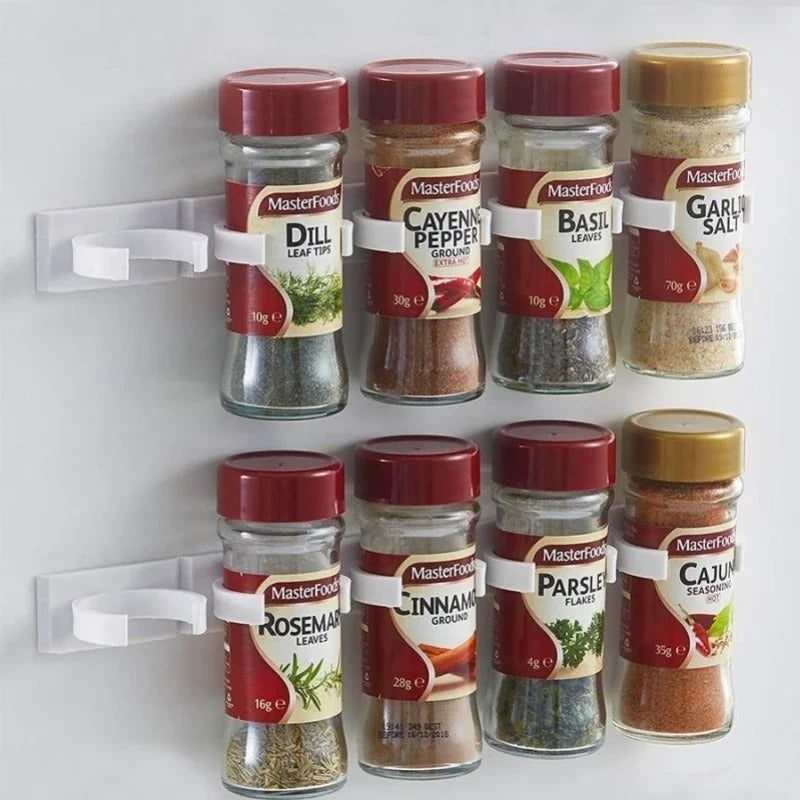 Support à Épices Mural Sans Perçage – Lot de 4 avec bocaux d'épices en verre sur un mur blanc