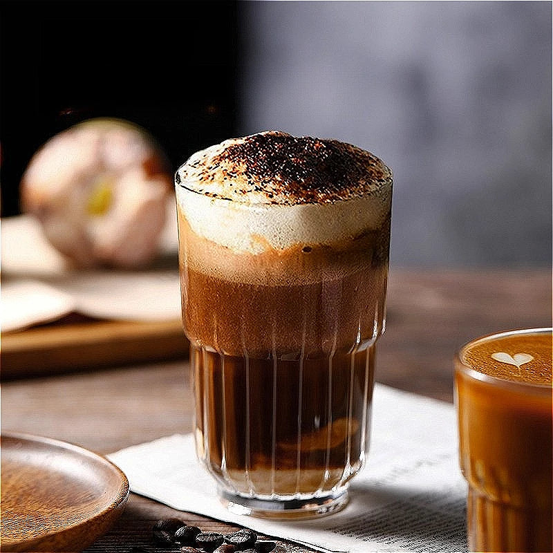 Tasse à Café en Verre Strié – Lot de 2 Résistante à la Chaleur avec mousse de café riche et crémeuse