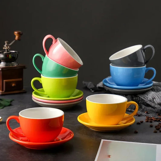 Ensemble de tasses à café et thé avec soucoupe – design nordique élégant en couleurs vives et variées