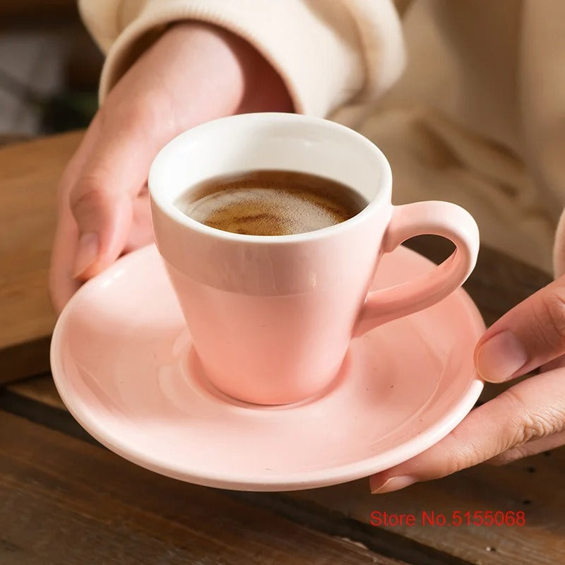 Tasse à café tulipe en céramique avec soucoupe 80 ml rose, idéale pour savourer votre café.