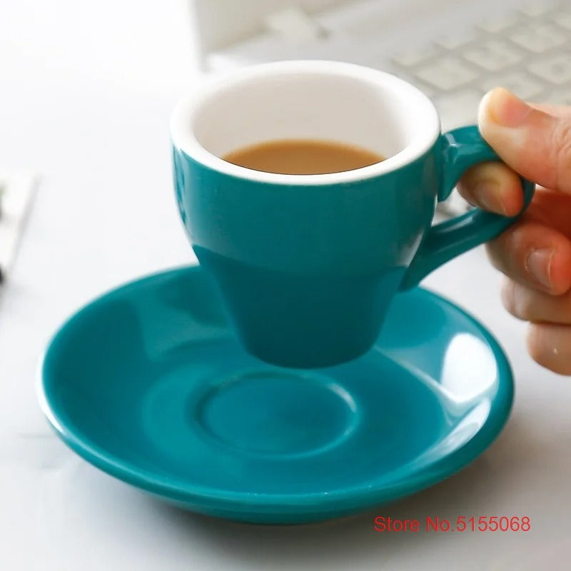 Tasse à café tulipe en céramique avec soucoupe 80 ml, design élégant et couleurs vives pour votre café quotidien