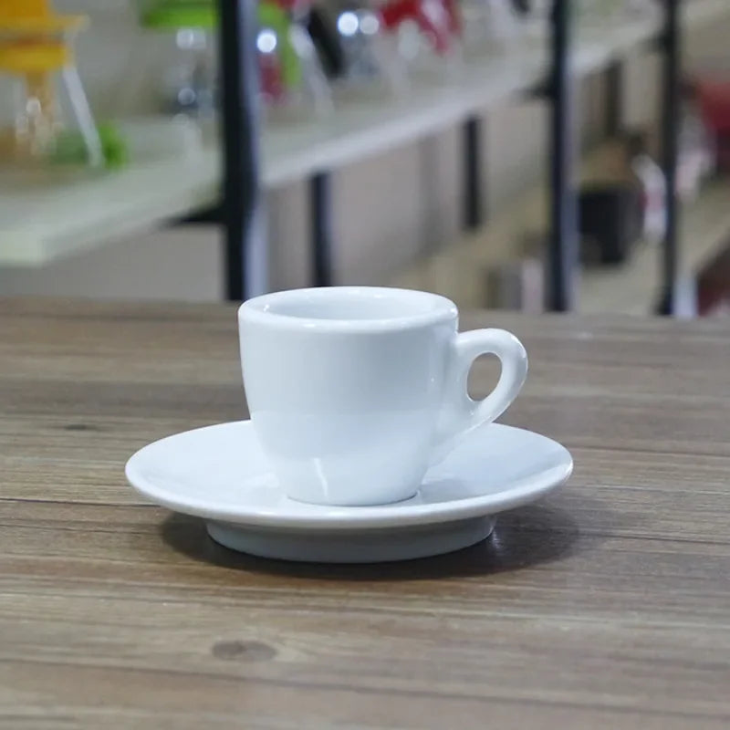 Tasse Espresso Italienne avec Soucoupe – 60ml en céramique blanche, idéale pour savourer votre café.