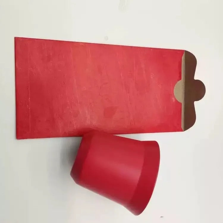 Tasse expresso inox double paroi sur un fond rouge, parfaite pour les amateurs de café.