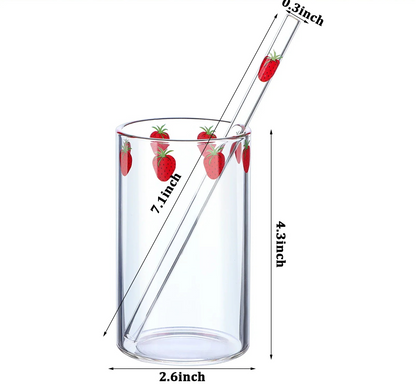 Tasse Fraise en Verre – 300 ml avec Couvercle & Paille, design attrayant avec des illustrations de fraises.