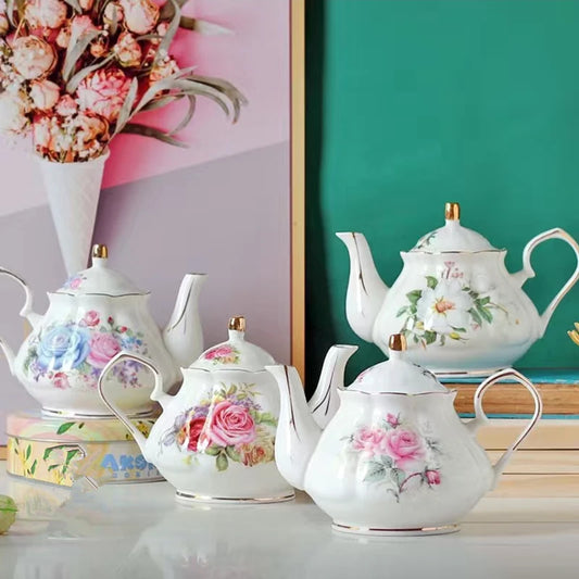 Théière et Tasse en Céramique avec motifs floraux délicats et finition élégante