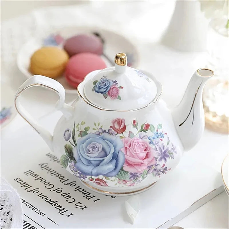 Théière et Tasse en Céramique avec des motifs floraux élégants pour le service du thé