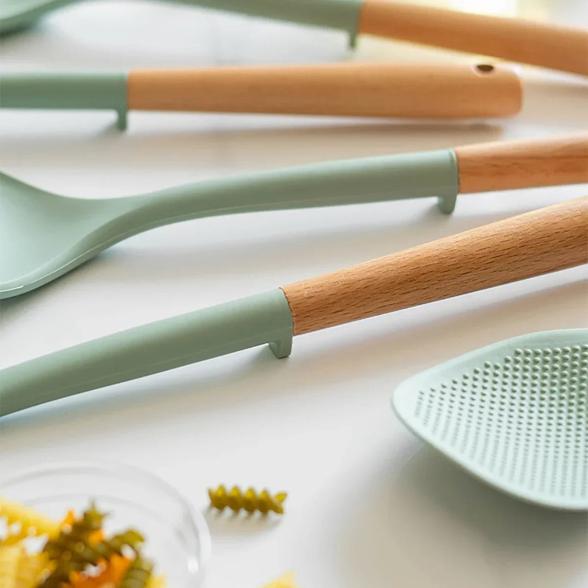 Ustensiles de cuisine en silicone 6 pièces - Résistants à la chaleur avec poignées en bois