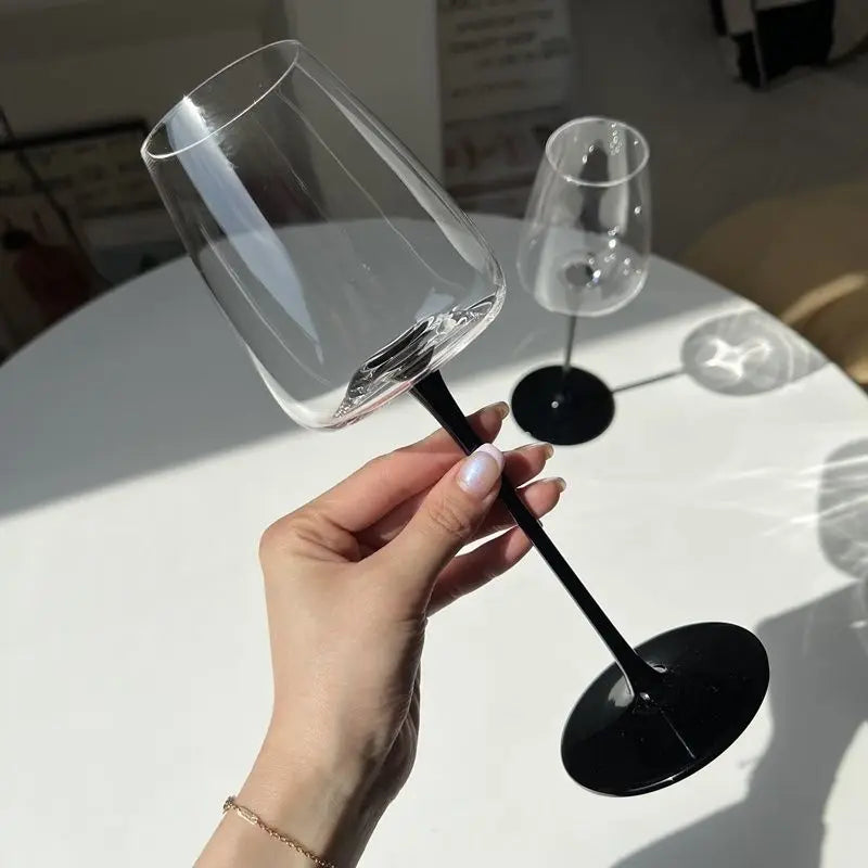 Verre à Vin Rouge Pinot Noir en Cristal Fin avec pied noir élégant pour une expérience de dégustation raffinée