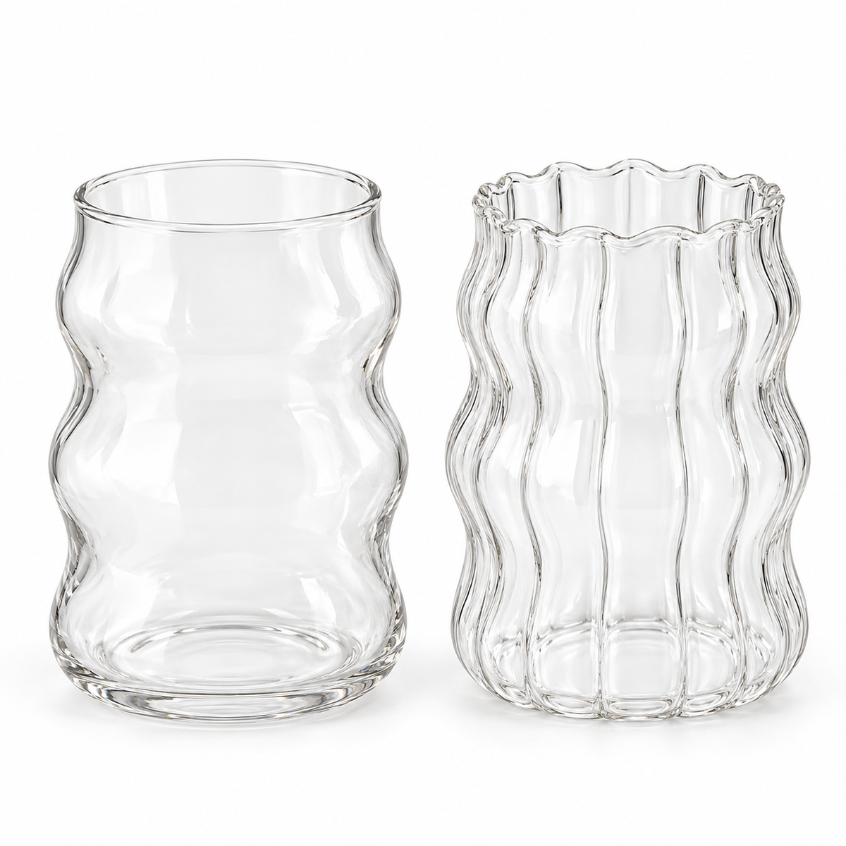 Verres ondulés transparents – Lot de 2 avec des formes distinctives pour une élégante présentation des boissons