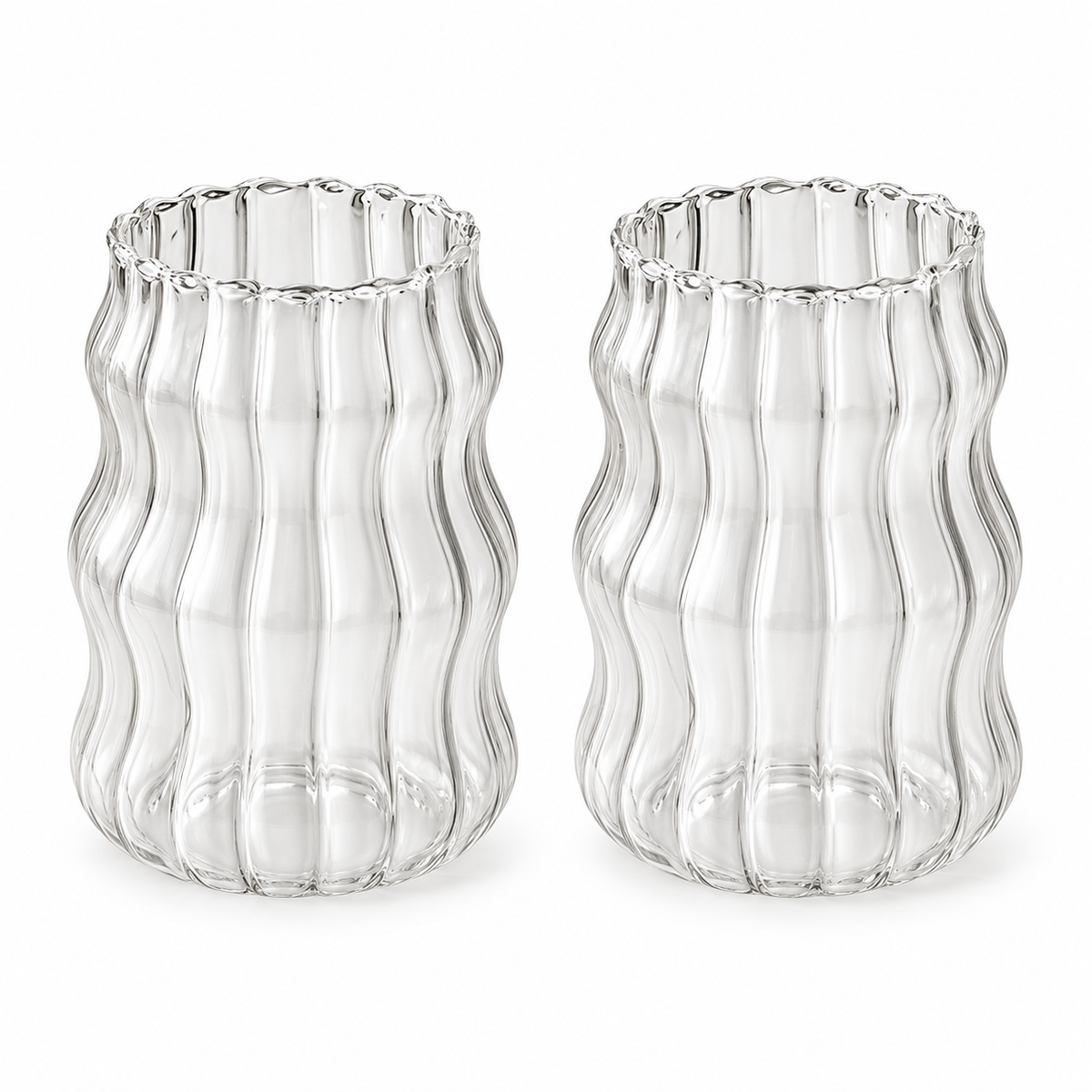 Lot de 2 verres ondulés transparents avec un design élégant et moderne pour servir vos boissons