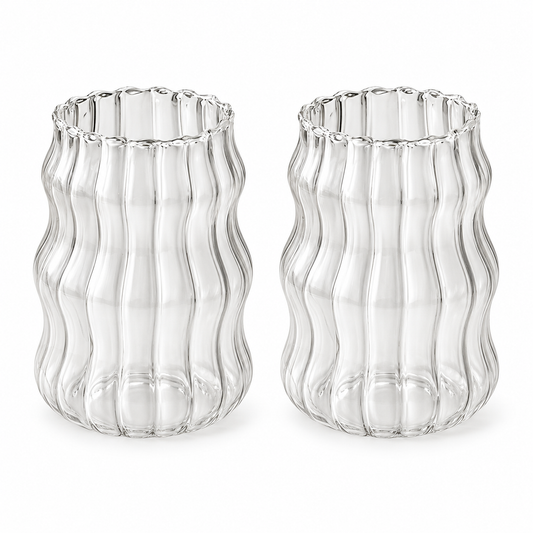 Lot de 2 verres ondulés transparents avec un design élégant et moderne pour servir vos boissons
