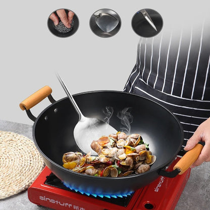 Wok en fer 30 cm avec poignées et manche en bois, idéal pour cuire des plats savoureux avec efficacité