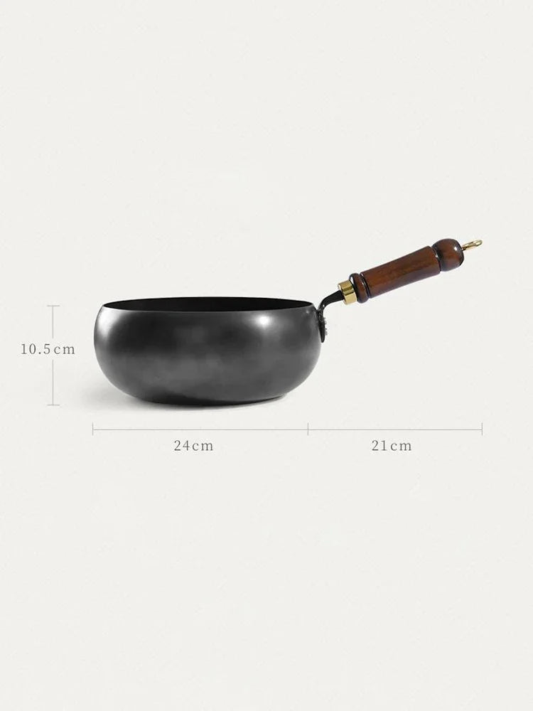 Wok en Fer Forgé 24/28 cm – Antiadhésif Naturel, Induction avec un design ergonomique et manche en bois.