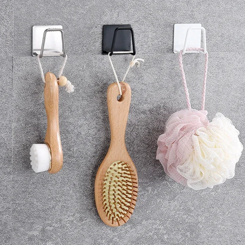 Support Éponge Auto-adhésif – Organisateur Cuisine  Trois crochets muraux tenant brosse vaisselle, brosse et fleur de douche