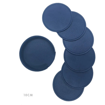 Sous-verres en cuir WOTOR – Lot de 6, Imperméables & Chics en bleu foncé avec support.